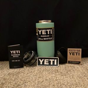NWT Yeti 26OZ Bottle Chug Cap